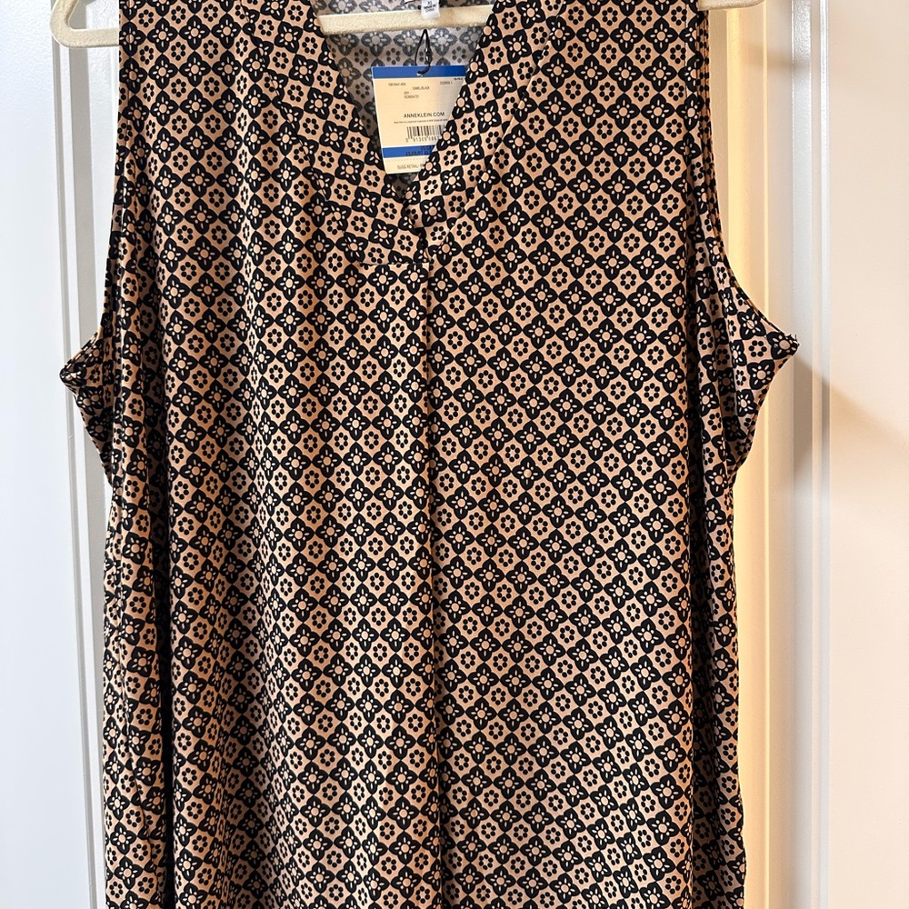 Anne Klein Classy Camal / Black Sleeveless Top